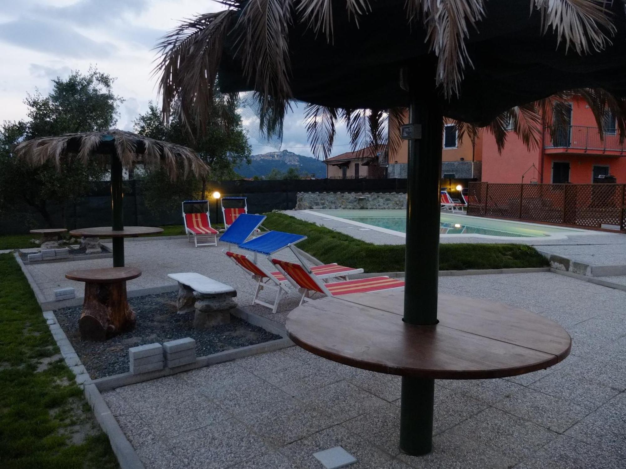 La Fonda Casa Vacanze-Appartamenti Con Piscina Santo Stefano di Magra Exterior foto