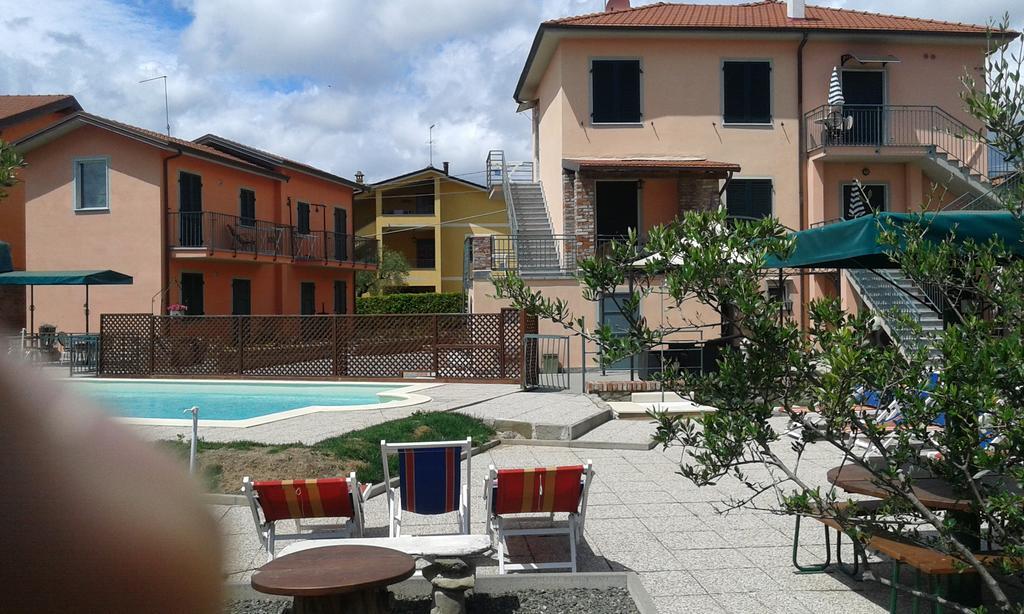 La Fonda Casa Vacanze-Appartamenti Con Piscina Santo Stefano di Magra Exterior foto
